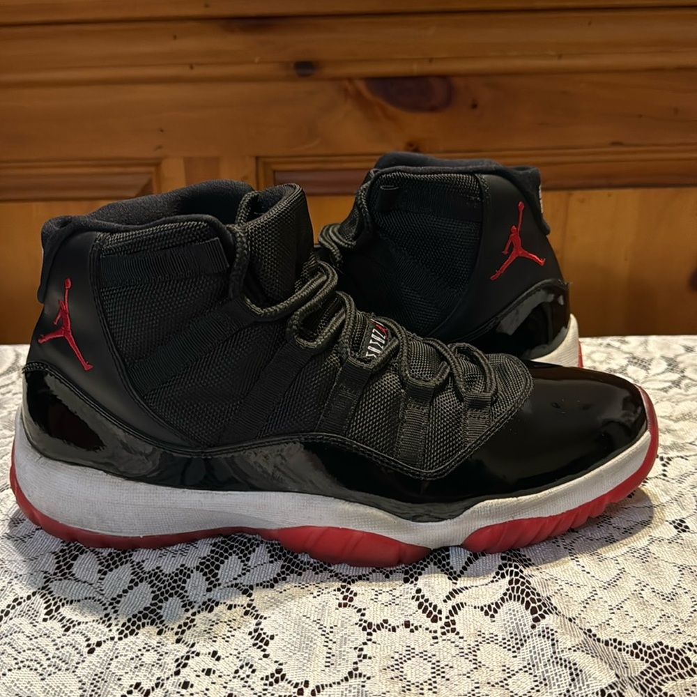 AIR JORDAN 11 RETRO